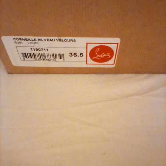 Christian Louboutin - Picture 8 of 8